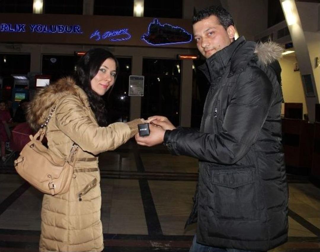 (&ouml;zel Haber) Sevgiden Kalbe Giden Tren Eskişehir&rsquo;den Kalktı