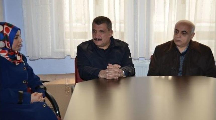 G&uuml;rkan, Yetimler Kervanı Derneğini Ziyaret Etti