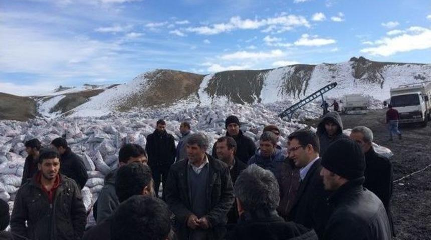 &Ouml;zalp&rsquo;ta Sydv Tarafından K&ouml;m&uuml;r Dağıtımı Başladı