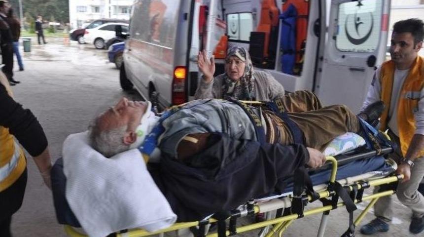 Çatıyı Onarırken Düşerek Yaralandı