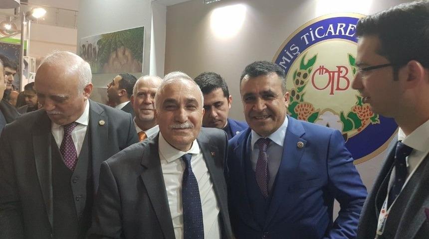 Bakan Fakıbaba&rsquo;dan Malazgirtli &Ccedil;ift&ccedil;ilere S&ouml;z