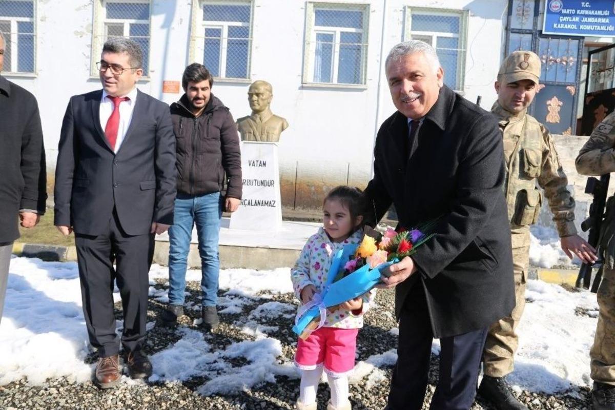 Vali Yıldırım, K&ouml;yl&uuml;lerle Buluştu