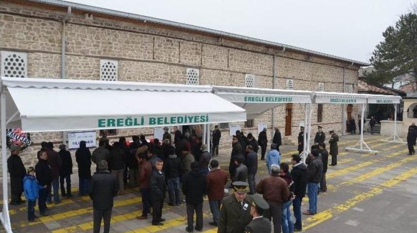 Ereğli&rsquo;de Ulu Cami Avlusuna Tente Monte Edildi