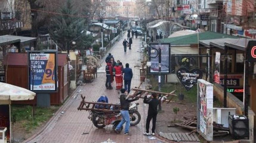 Esnaf 'biz Yıkarız' Deyince Polis Ve Zabıta &Ccedil;ekildi