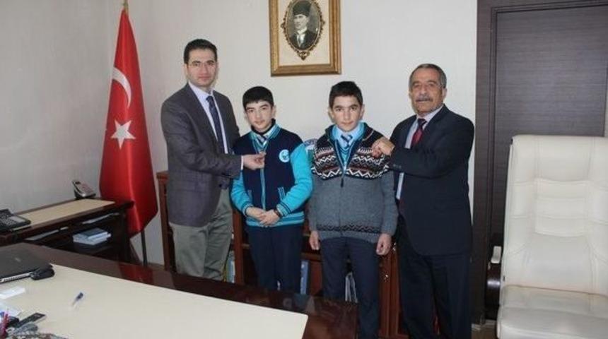 &Ouml;zalp&rsquo;ta Teog&rsquo;ta Başarılı Olan &Ouml;ğrencilere Altın