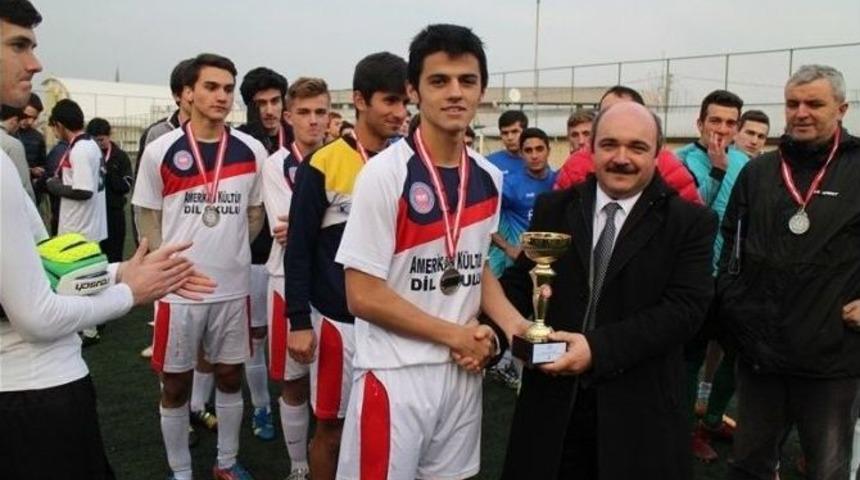 Şampiyonluk Kupasını Denizciler Kaldırdı