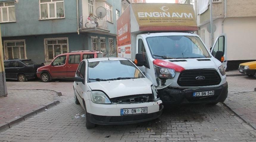 Elazığ&rsquo;da Trafik Kazası:2 Yaralı