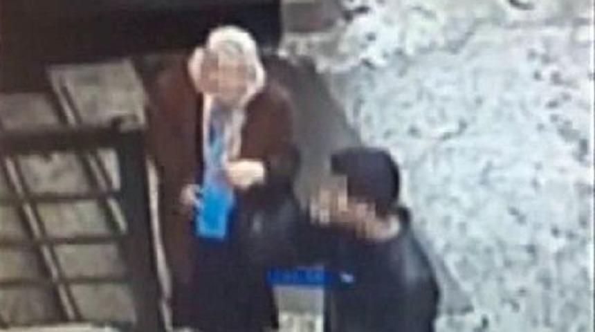 Kendilerini Polis Ve Savcı Olarak Tanıtıp Yaşlı Kadını Dolandırdılar