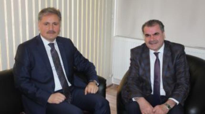 Başkan &Ccedil;akır T&uuml;rkiye Gazetesini Ziyaret Etti