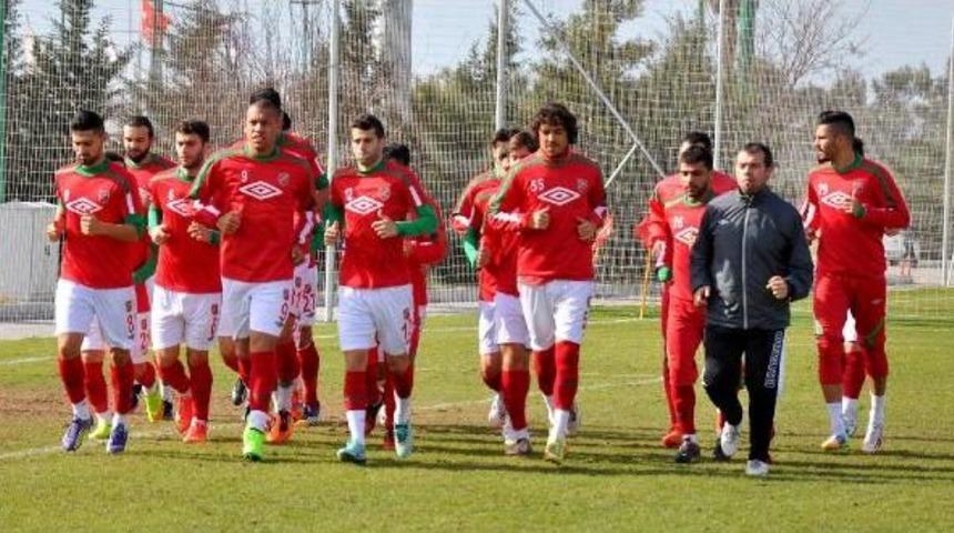 Karşıyaka'nın Ikinci Yarı Hazırlıkları S&uuml;r&uuml;yor