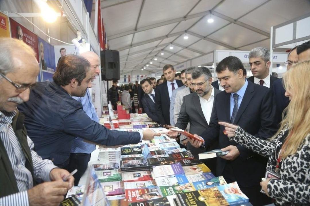 İstanbul Valisi Vasip Şahin&rsquo;den Fuara Ziyaret