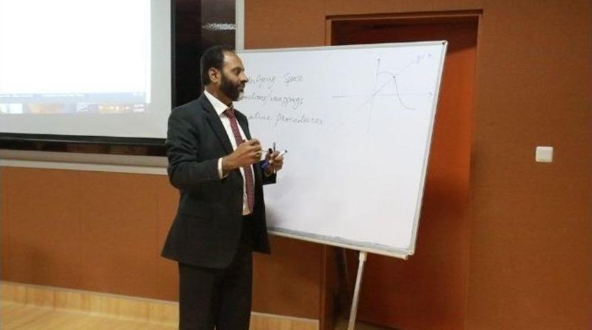 Katarlı Prof. Saferr Hussain Khan Bayburt &Uuml;niversitesinde Seminer Verdi