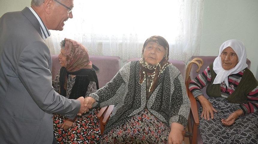 Başkan Acar&rsquo;dan, Huzurevine &ldquo;d&uuml;nya Yaşlılar G&uuml;n&uuml;&rdquo; Ziyareti