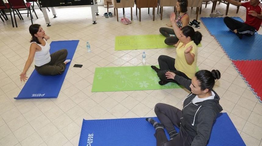 Mama Karşılığı Yoga İlgi G&ouml;rd&uuml;