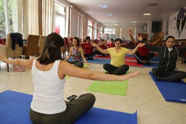 Mama Karşılığı Yoga İlgi Gördü