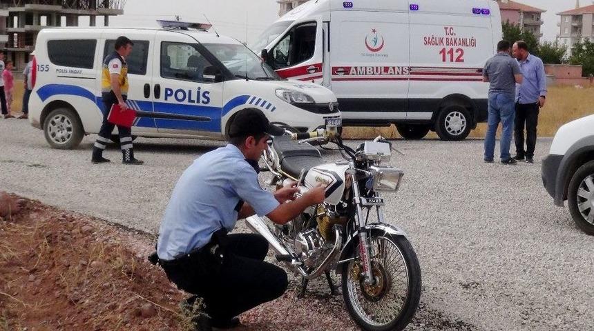 Polisten Ka&ccedil;an Motosiklet S&uuml;r&uuml;c&uuml;s&uuml; Kaza Yaptı: 2 Yaralı