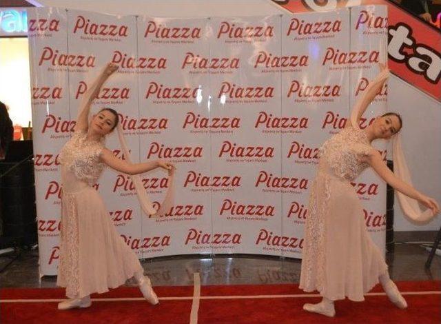 Minik Balerinler Piazza&rsquo;yı Renklendirdi 1