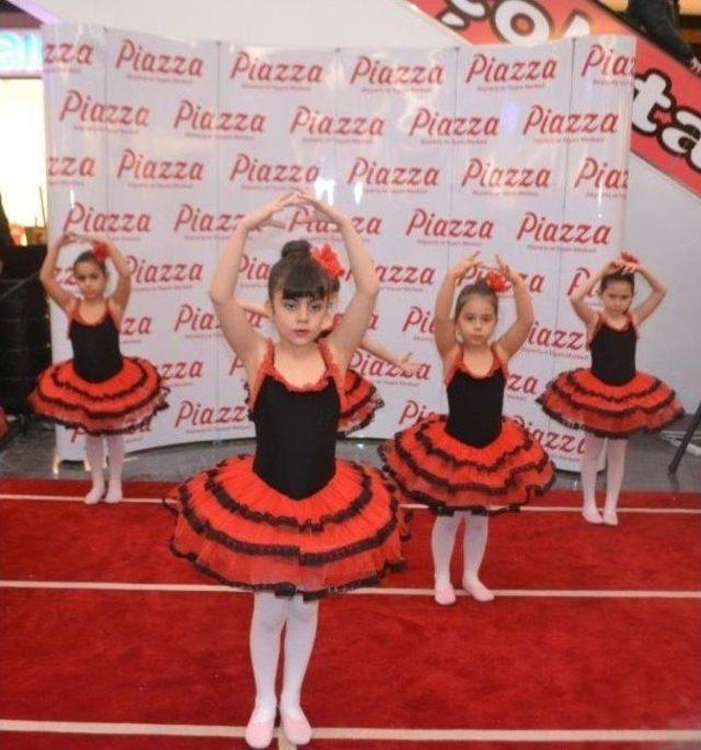 Minik Balerinler Piazza&rsquo;yı Renklendirdi 3