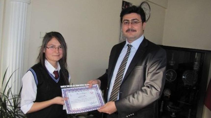Kaymakam Savran&rsquo;dan Başarılı &Ouml;ğrenciye &Ouml;d&uuml;l