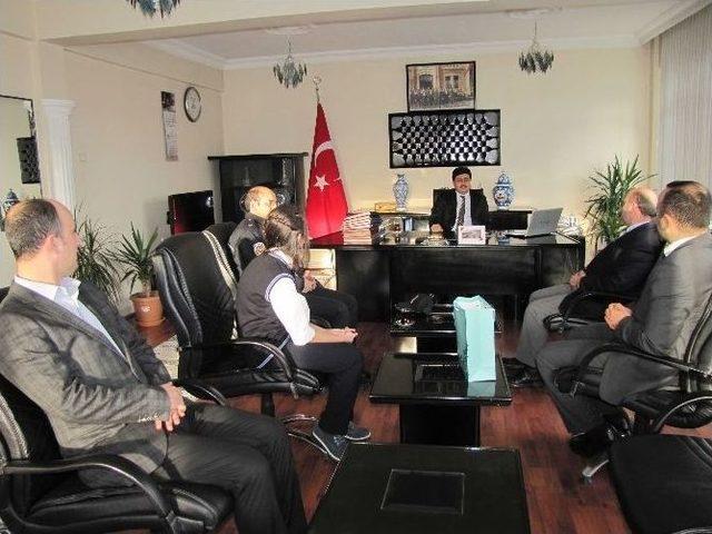 Kaymakam Savran&rsquo;dan Başarılı &Ouml;ğrenciye &Ouml;d&uuml;l 3