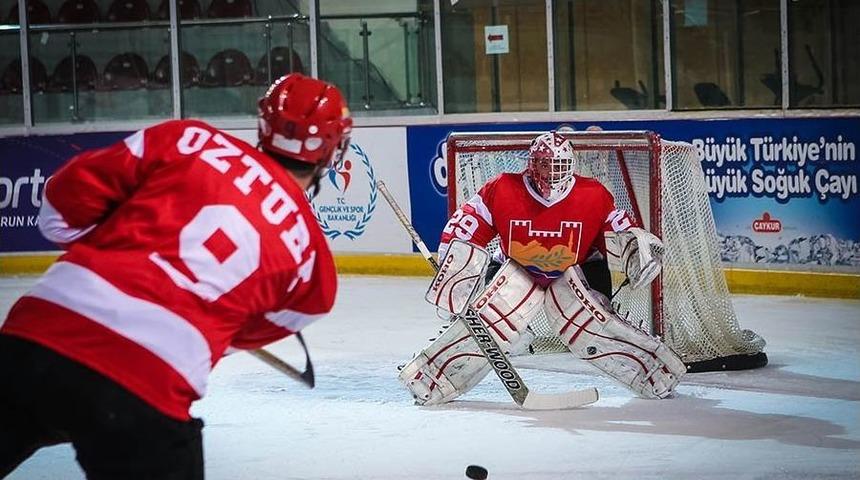 Zeytinburnu Belediyesi Buz Hokeyi Takımı&rsquo;ndan Avrupa&rsquo;da B&uuml;y&uuml;k Başarı