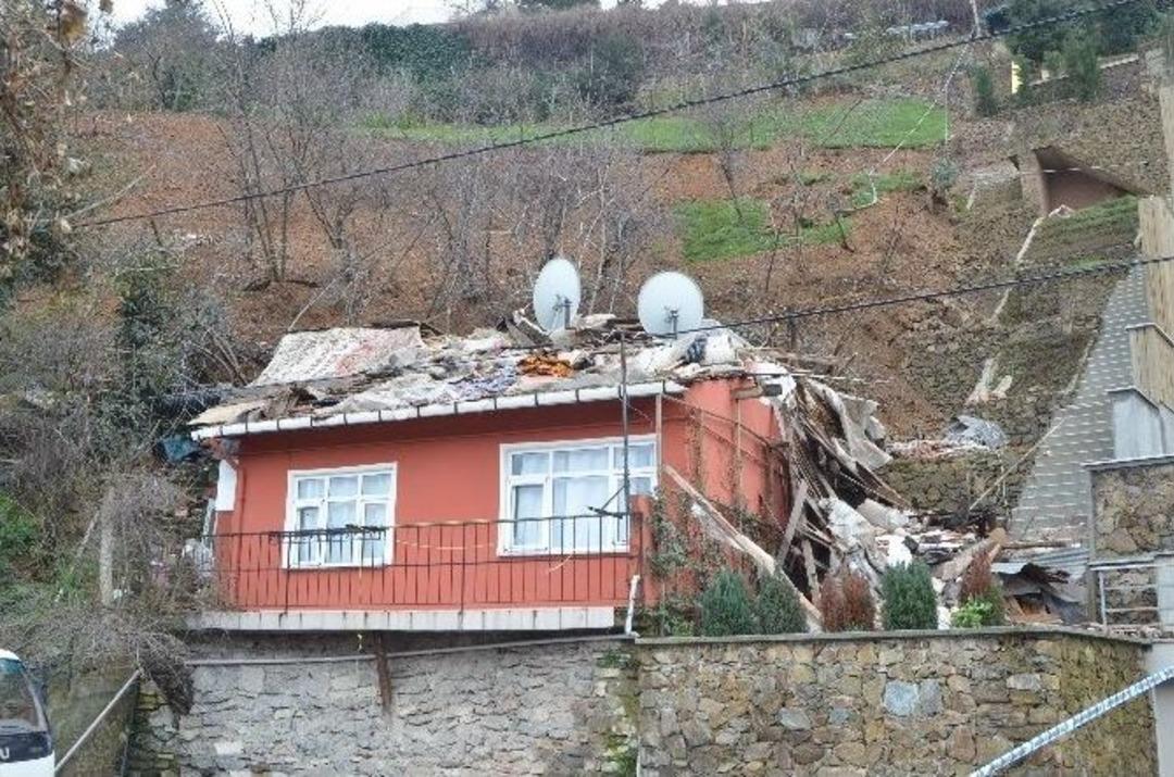 Toprak Kaymasının Oluşturduğu Tehlike G&uuml;n Aydınlanınca Ortaya &Ccedil;ıktı