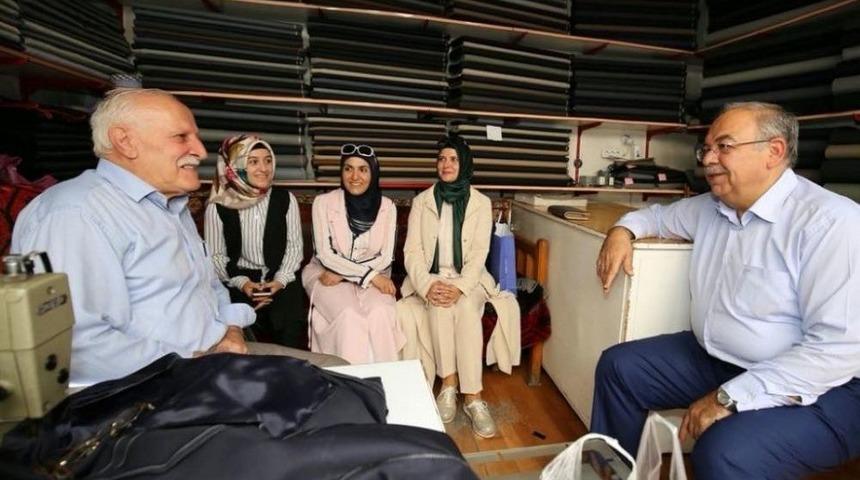 Ak Parti &Uuml;yeleri Ve Başkan Kutlu&rsquo;dan Yaşlılar G&uuml;n&uuml; Kutlaması