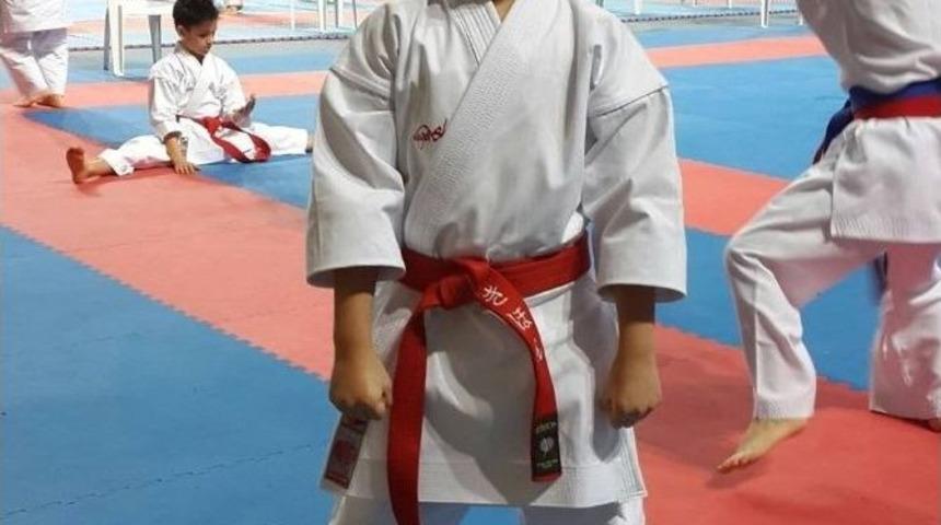 D&uuml;zceli Karateciler T&uuml;rkiye Şampiyonasında Tecr&uuml;be Edindiler