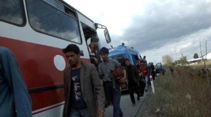 56 Ka&ccedil;ak 'burası Ankara' Denilerek Akyazı'da Indirildi