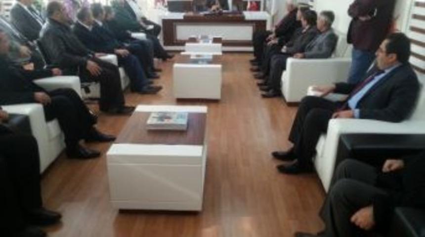 Yeni İl Başkanı Kahtalı &Ccedil;i&ccedil;eklerle Karşılandı