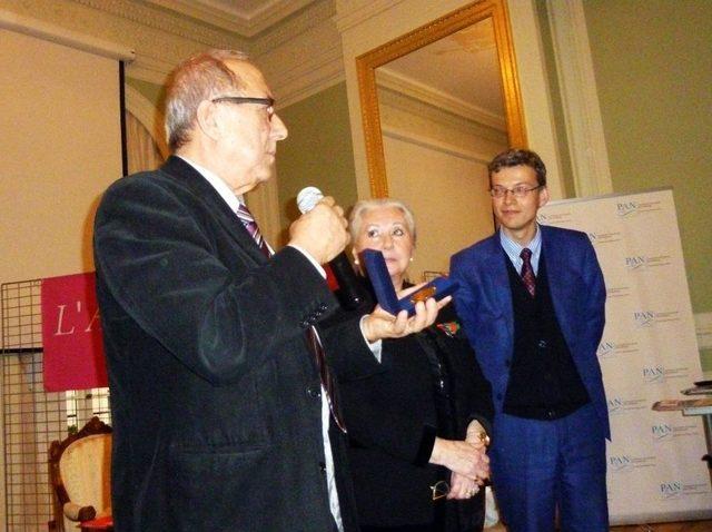 Şair Ataol Behramoğlu&rsquo;na Anlamlı Akademi &Uuml;yeliği 1