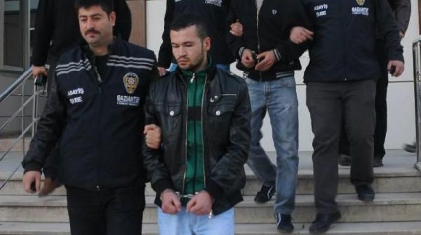 T&uuml;fekli Soygun Girişimi Kameraya Yansıdı, 3 Ş&uuml;pheli Tutuklandı