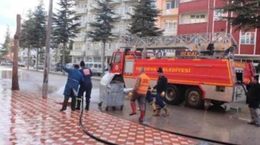 Suluova İtfaiyesi Caddeleri Yıkadı