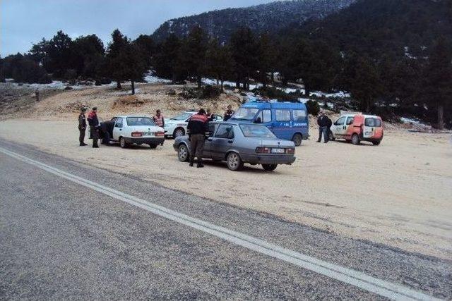 Elmalı’da Jandarma Ve Polisten Koordineli Trafik Denetimi