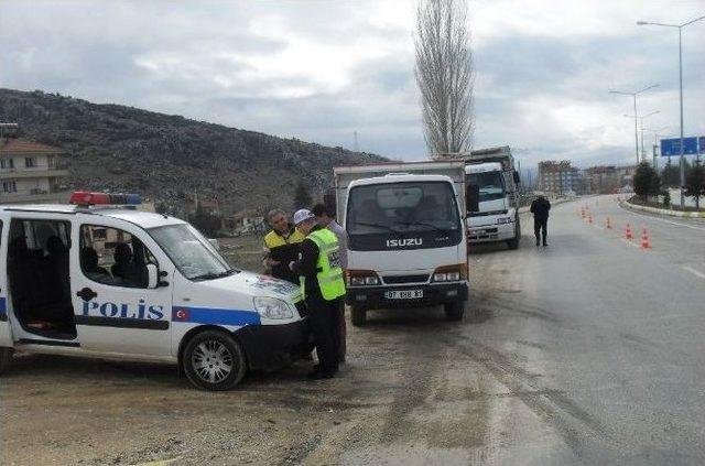 Elmalı’da Jandarma Ve Polisten Koordineli Trafik Denetimi