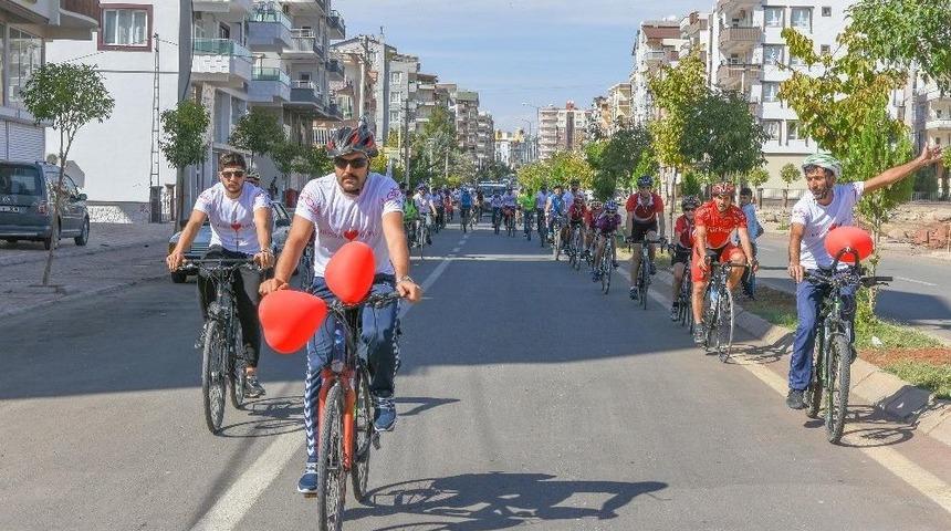 Bisiklet&ccedil;iler Sağlık İ&ccedil;in Pedal &Ccedil;evirdi