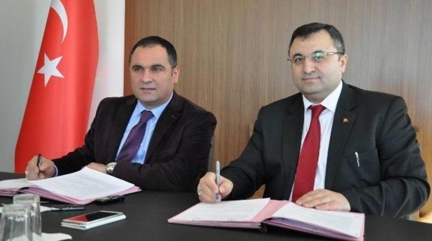 Sivas&rsquo;ta Okullarda Sporu Yaygınlaştırmak Amacıyla Protokol İmzalandı