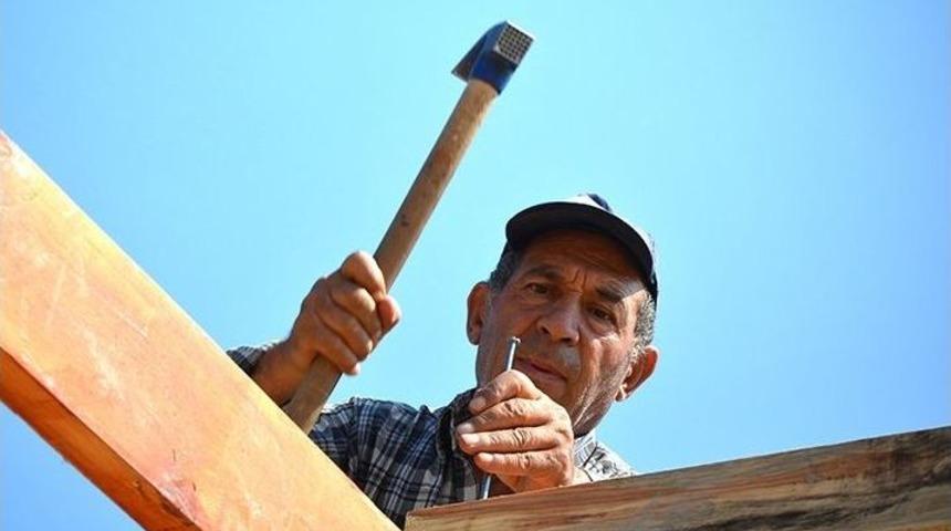 Seyitgazi Belediyesi Ahşap Durak, Kamelya Ve Bekleme Yeri Yapımına Devam Ediyor