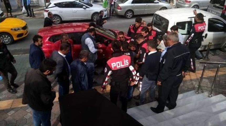 Bı&ccedil;aklı Saldırgan B&ouml;yle Yakalandı (1)