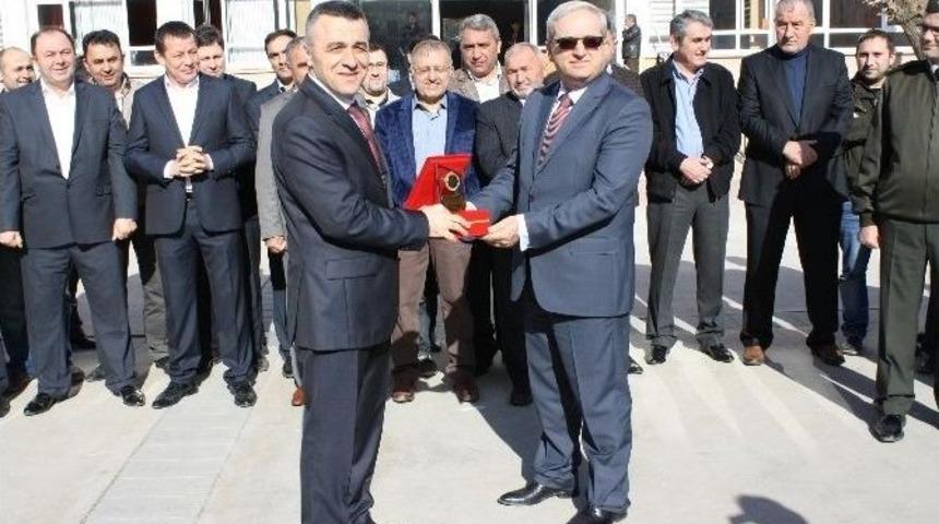 Espiye İl&ccedil;e Emniyet M&uuml;d&uuml;rl&uuml;ğ&uuml; Yeni Ara&ccedil;ları İ&ccedil;in Kurban Kesti