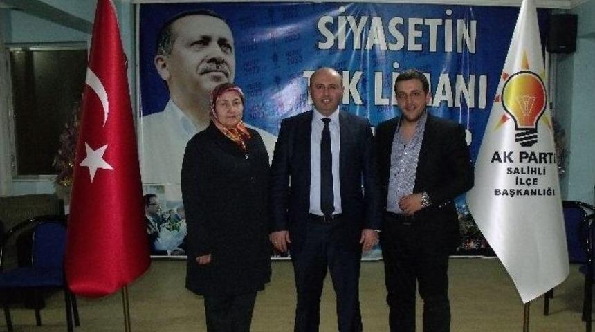 Salihli Ak Parti, Yeni Y&ouml;netimini Basına Tanıttı