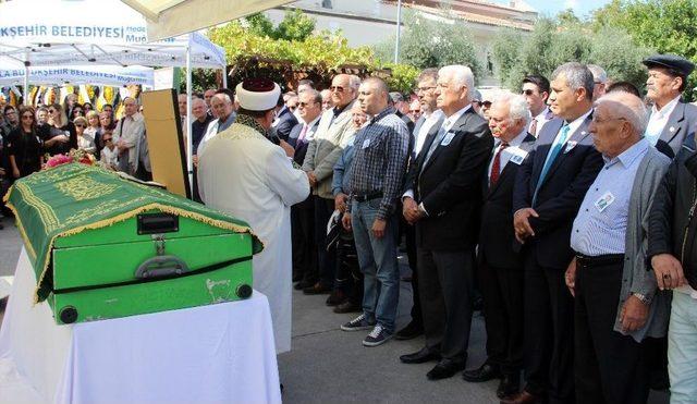 &Uuml;nal T&uuml;rkeş Son Yolculuna Uğurlandı 1