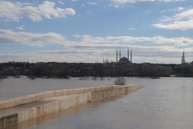 Edirne'de Taşkın Felaketi; Bir Mahallede 5 Bin Kişi Mahsur