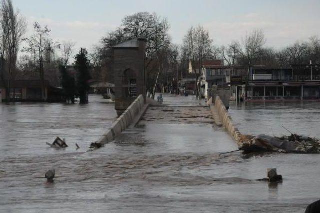 Edirne'de Taşkın Felaketi; Bir Mahallede 5 Bin Kişi Mahsur