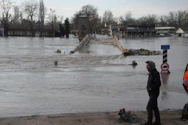 Edirne'de Taşkın Felaketi; Bir Mahallede 5 Bin Kişi Mahsur