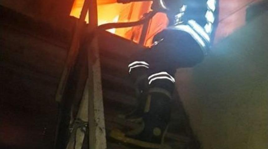 &Ccedil;ift Katlı &Ccedil;iftlik Evi K&uuml;le D&ouml;nd&uuml;