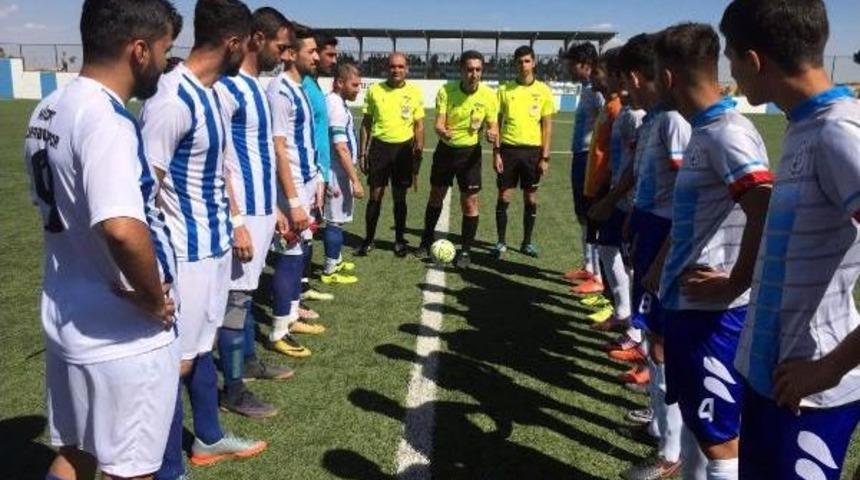 S&uuml;ryanilerin Futbol Takımı Ilk Ma&ccedil;ını Oynadı