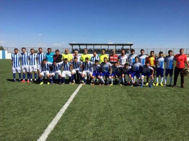 S&uuml;ryanilerin Futbol Takımı Ilk Ma&ccedil;ını Oynadı 1