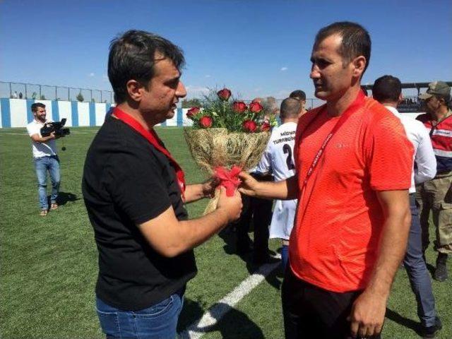 S&uuml;ryanilerin Futbol Takımı Ilk Ma&ccedil;ını Oynadı 2