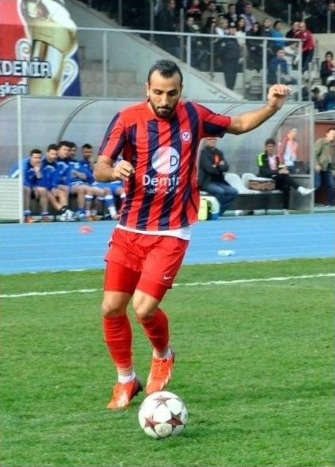 Zonguldak K&ouml;m&uuml;rsporlu &Uuml;&ccedil; Futbolcunun Bulunduğu Otomobil Kaza Yaptı